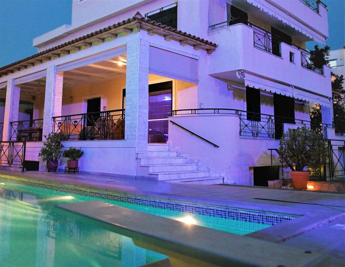 Cottage BLUE DOLPHINS with private pool - Chambres d’hôtes Kalývia Thorikoú