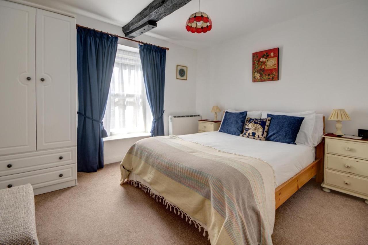 B&B Cirencester - Katrinas Apartment By Treetop Property - Bed and Breakfast Cirencester