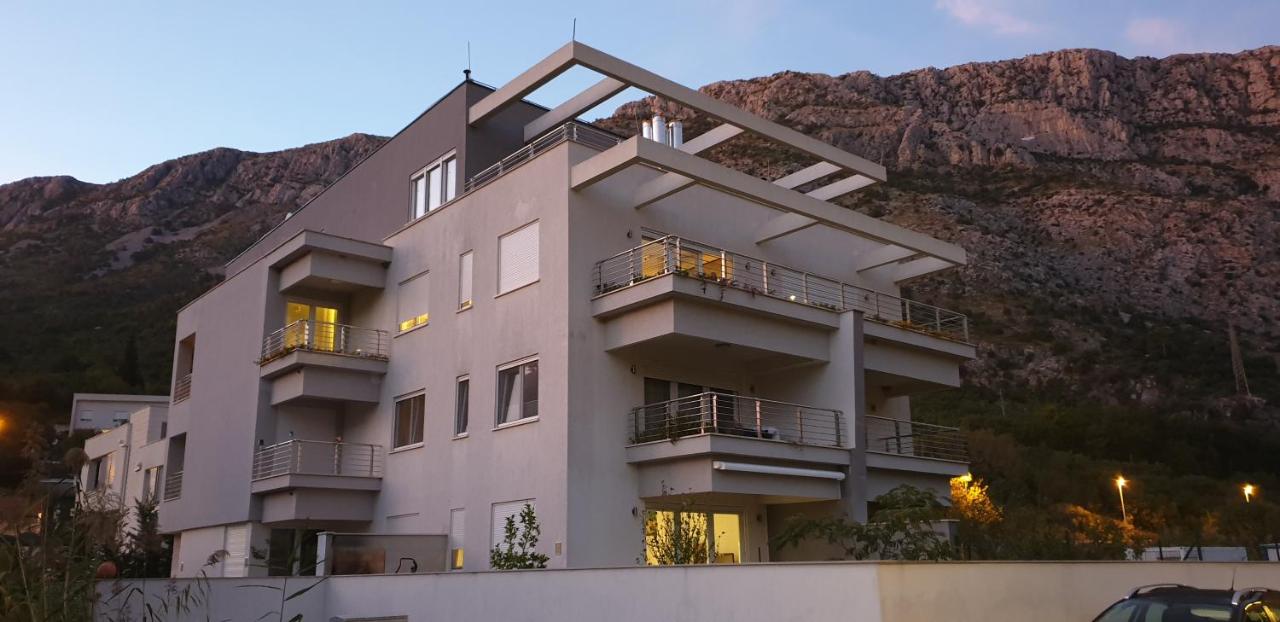 RozART - river marina apartment with free parking - Ferienwohnung