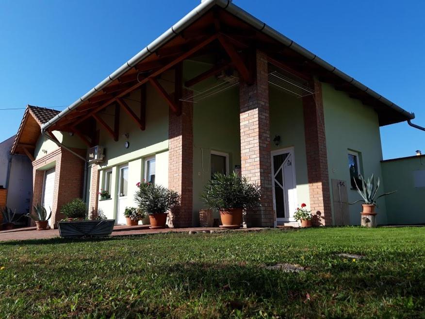 Katica Vendégház - B&B