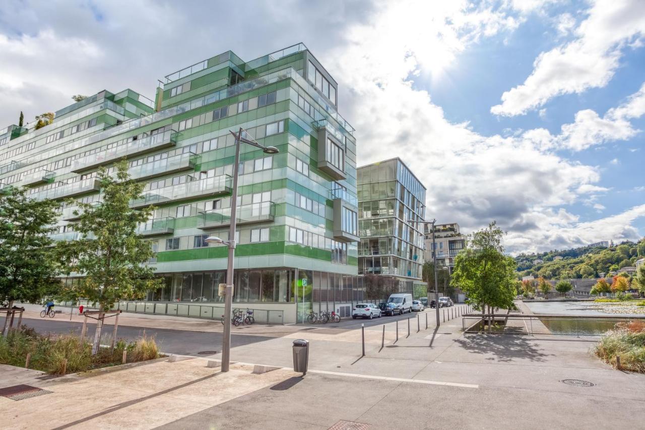Lyon Confluence - duplex au calme avec parking privé en option - B&B
