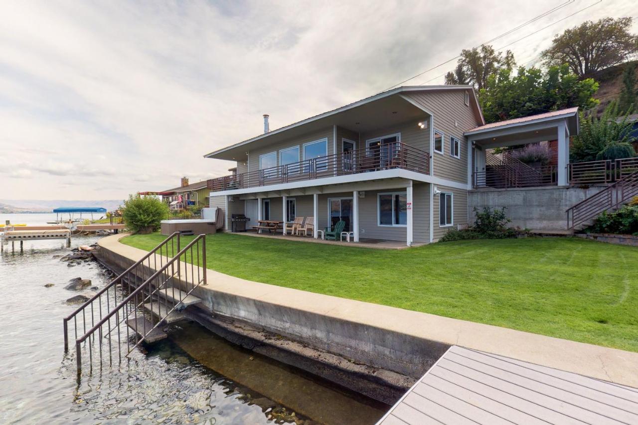 South Lakeshore Waterfront Oasis - B&B Chelan