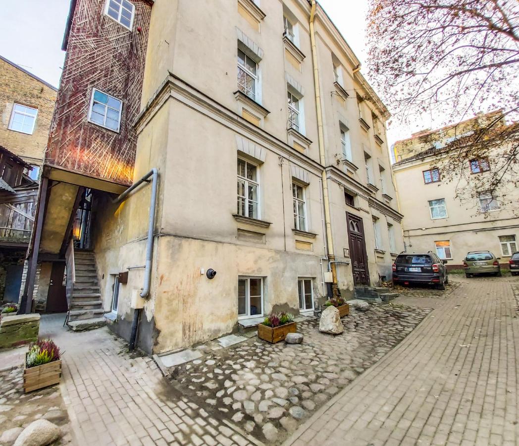 UNESCO Hidden Arches – Restored 3 Bedroom Apartment in the Historic Pilies St. - B&B Vilnius