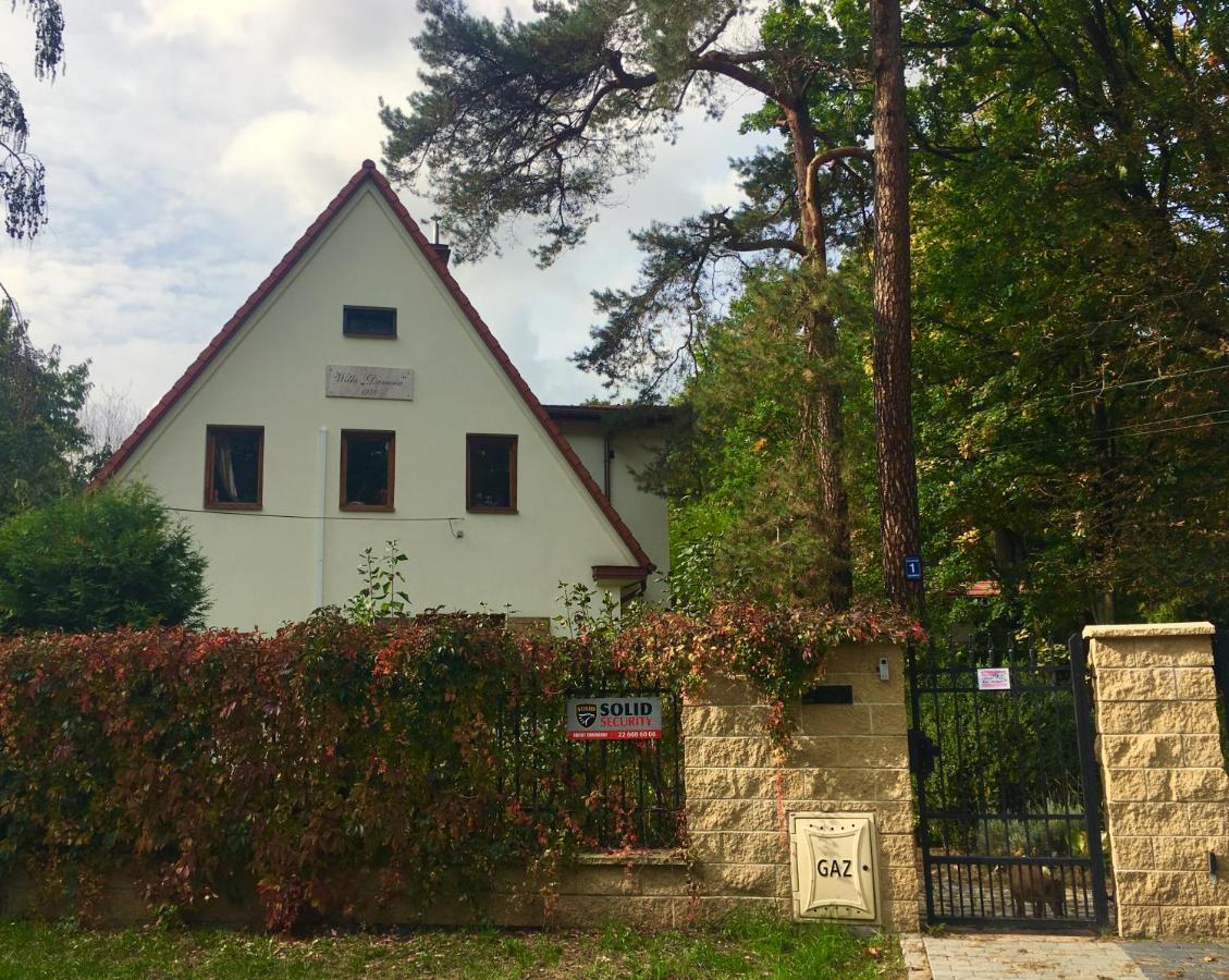 Willa Danusia - B&B Milanówek