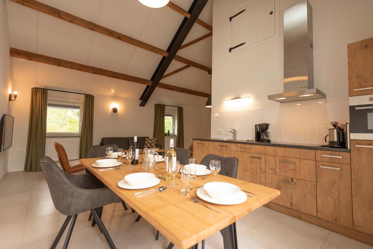 Hoeve Kroonen - Bed and Breakfast Schin op Geul