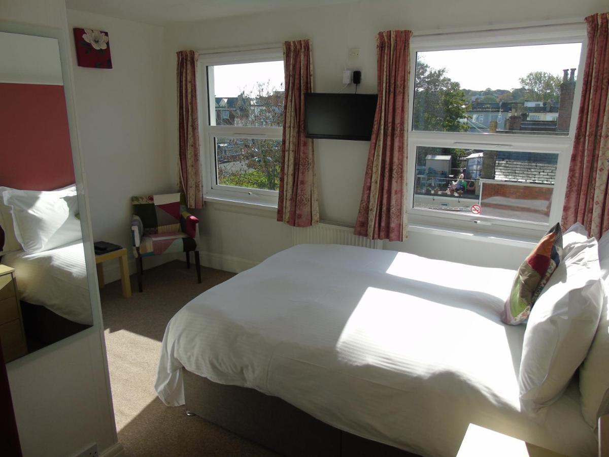 B&B Paignton - Carrington Guest House - Bed and Breakfast Paignton