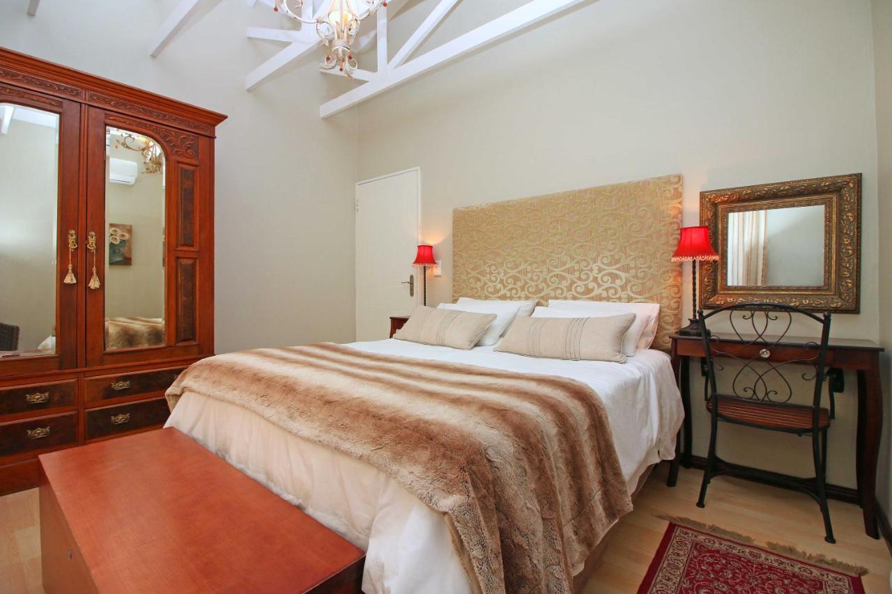 One-Bedroom Apartment with Balcony