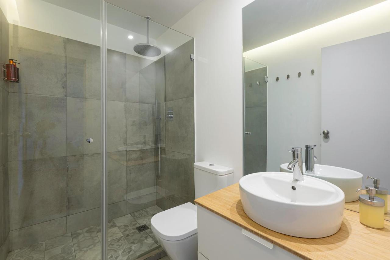 Monolocale con Cucina e Divano-Letto