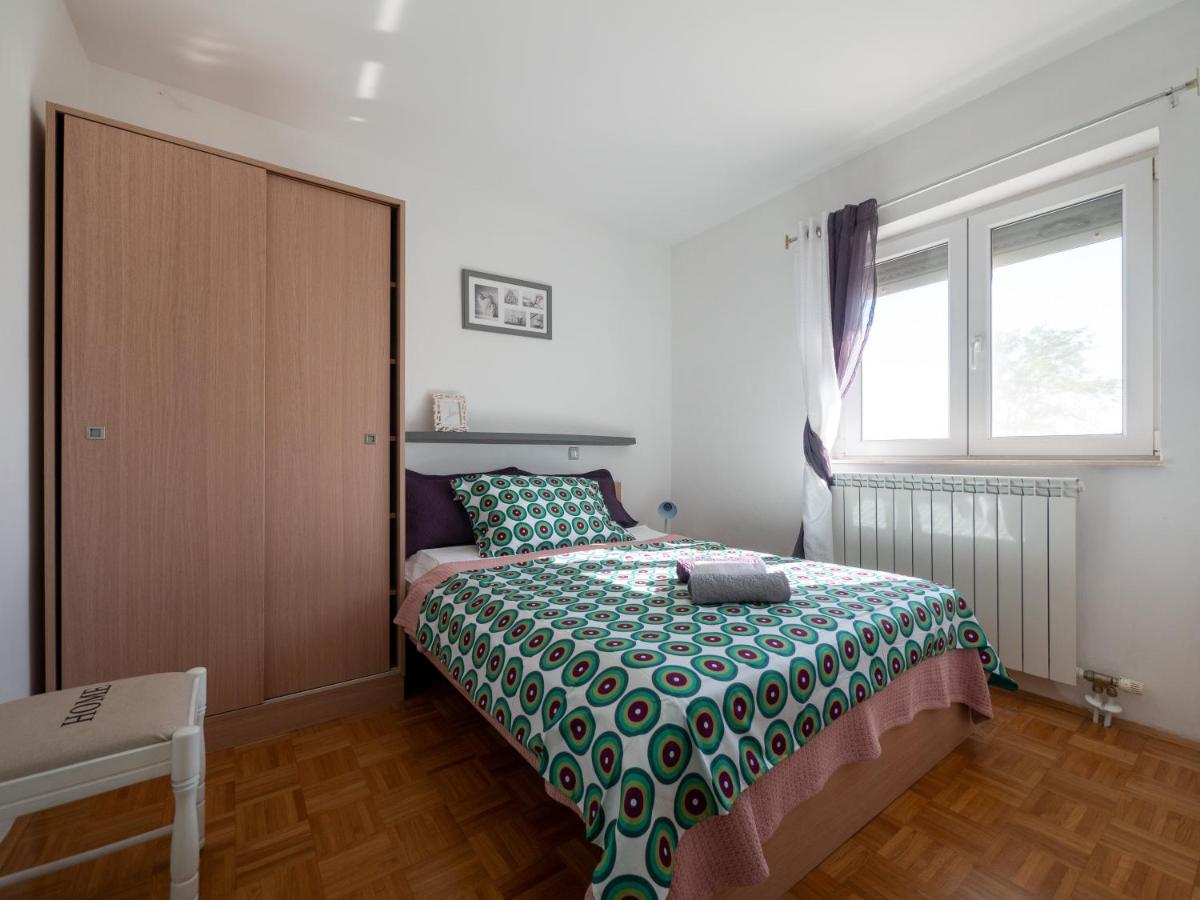 One-Bedroom Apartment with Pool View