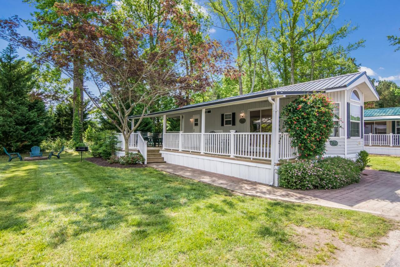 Bethpage Hewick Two-Bedroom Cottage 26 - B&B
