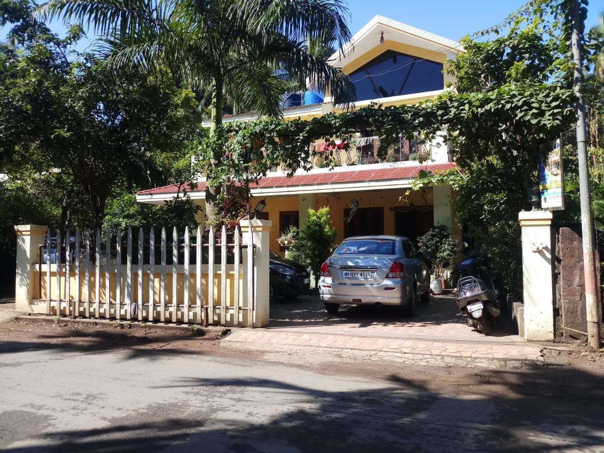 Anandi Villa Homestay - Bed and Breakfast Adi