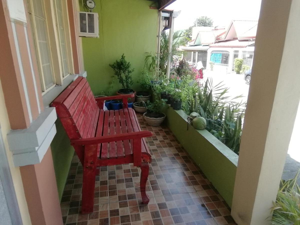 B&B Olongapo - Laly's B8 cozy Vacation Townhouse - 10km to SBMA - Bed and Breakfast Olongapo