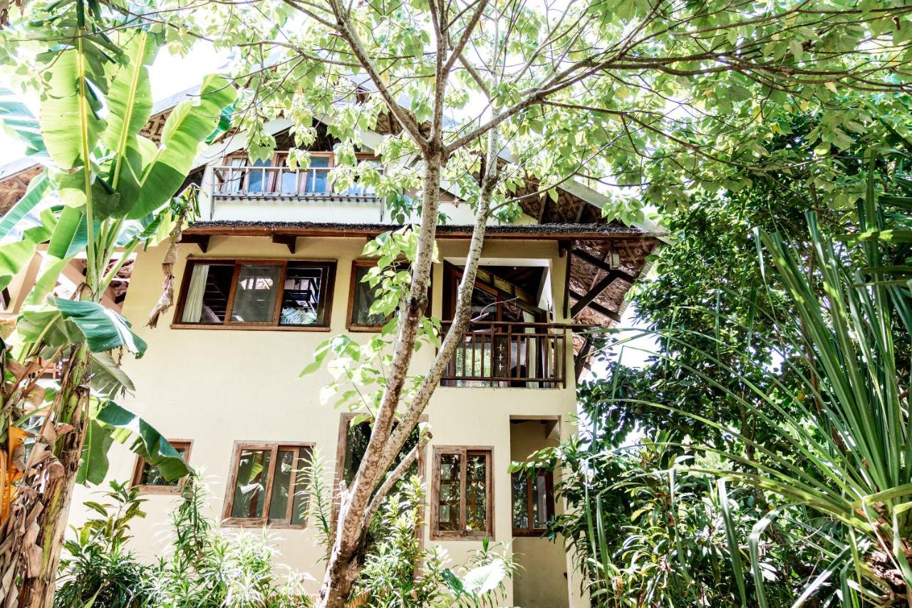 Bungalow with Garden View