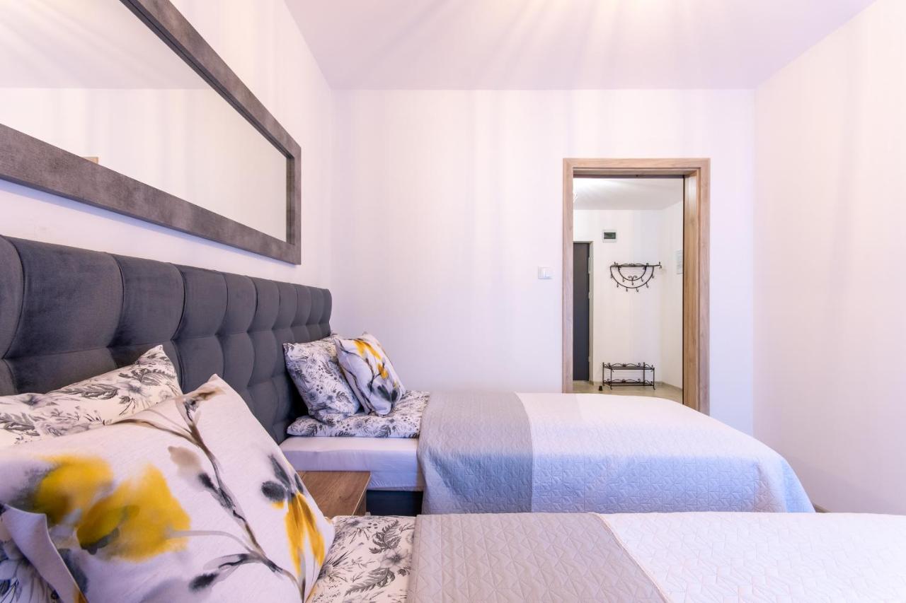 Apartment mit Balkon
