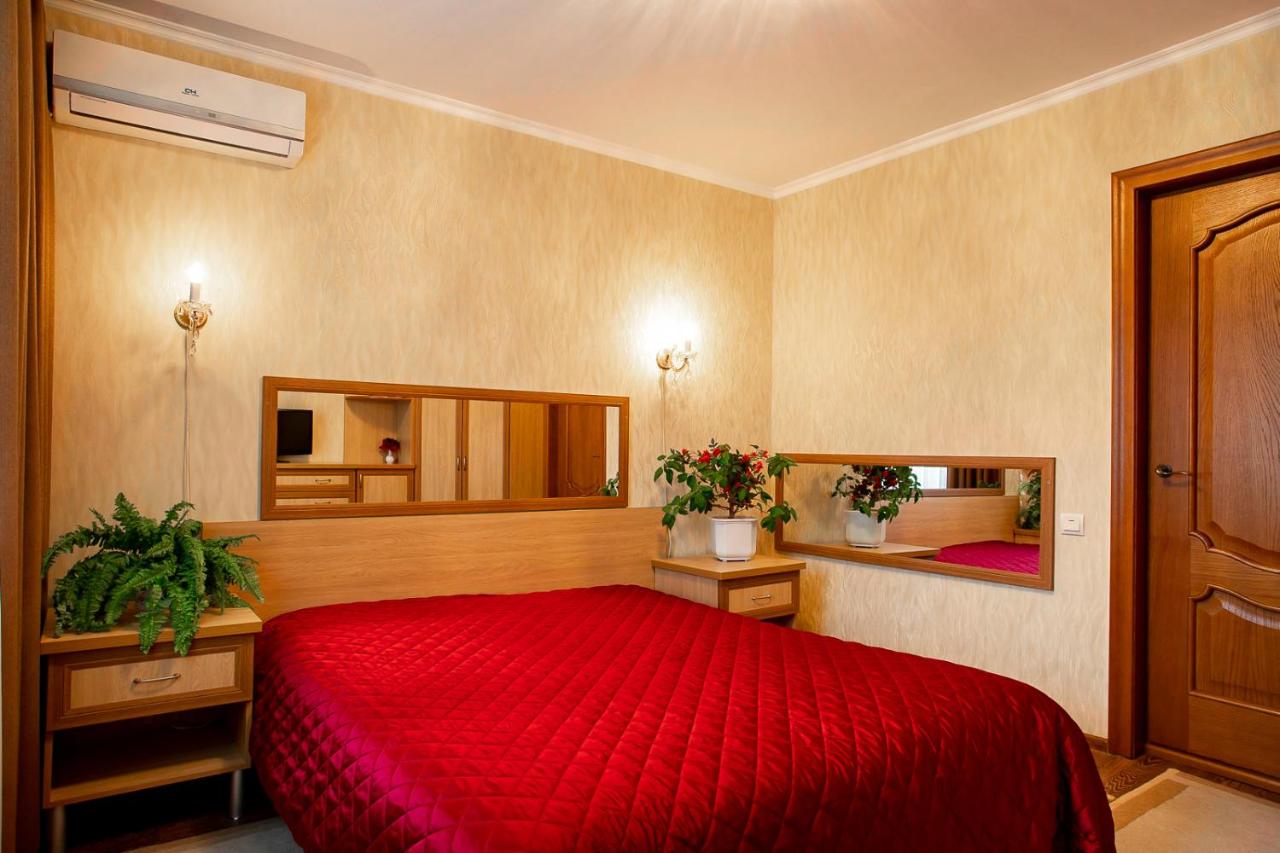 B&B Kherson - Apartments at the Central Square in the City Center - Bed and Breakfast Kherson