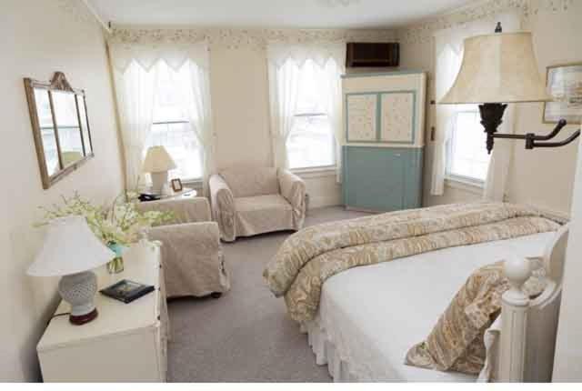 Standard Queen Room