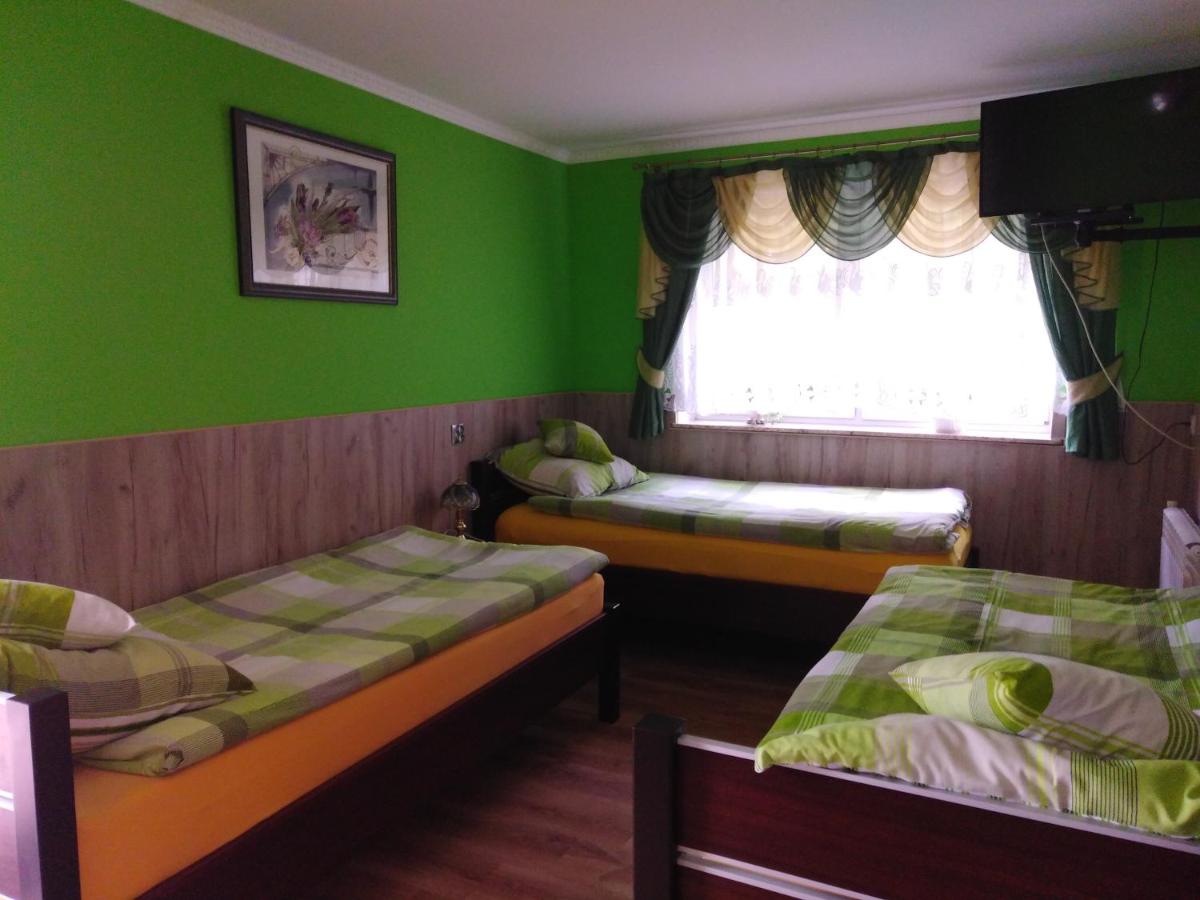 Basic Triple Room with Shared Bathroom