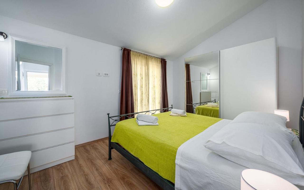 Apartment mit Balkon