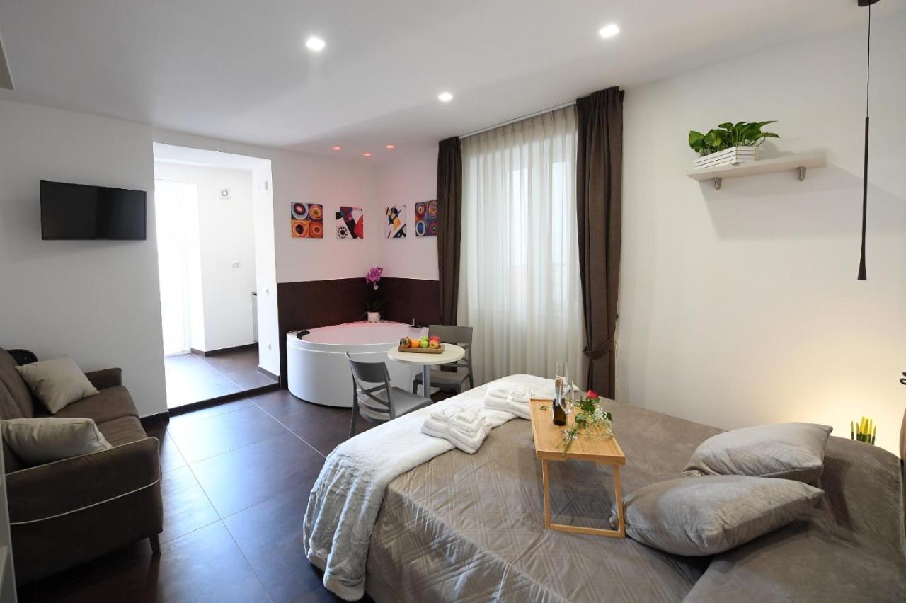 Doppelzimmer mit Whirlpool-Badewanne
