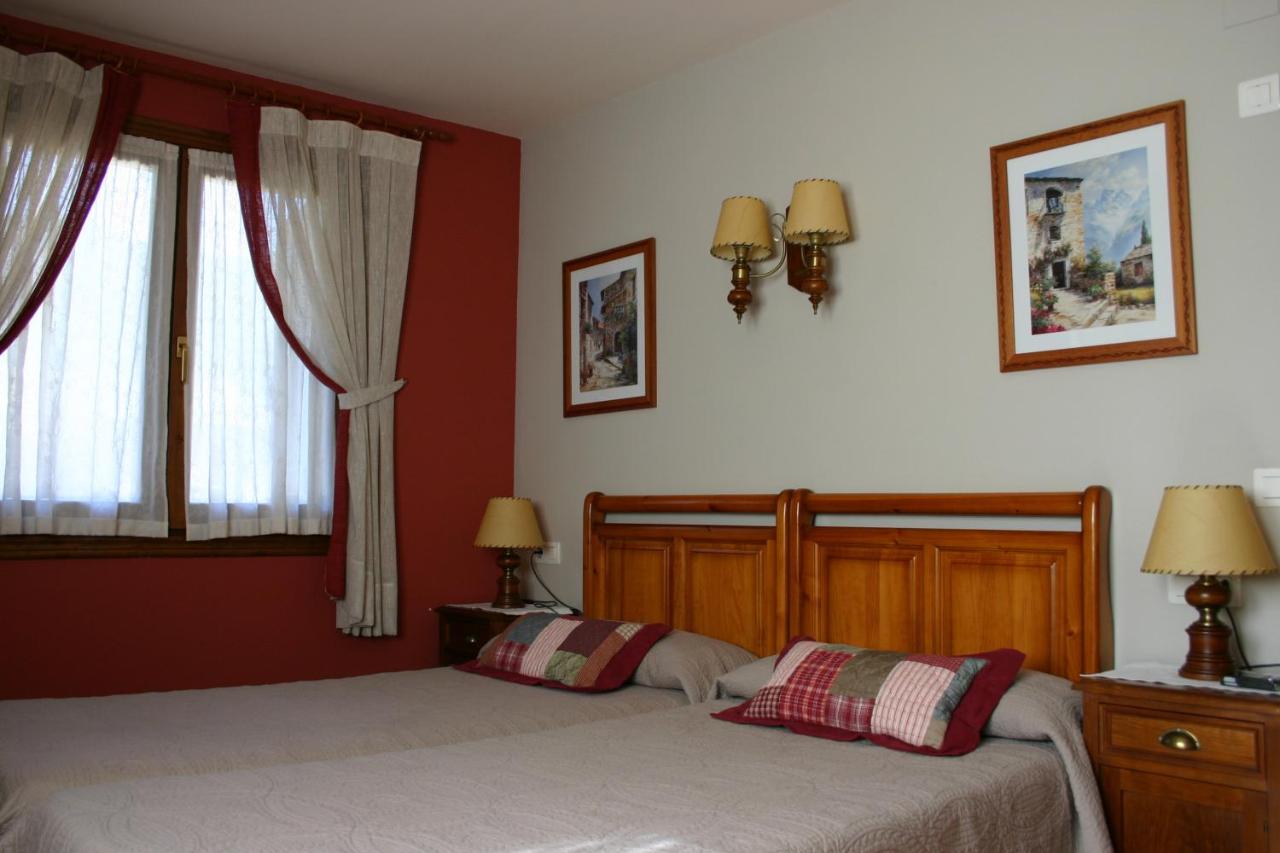 Doppel- oder Zweibettzimmer