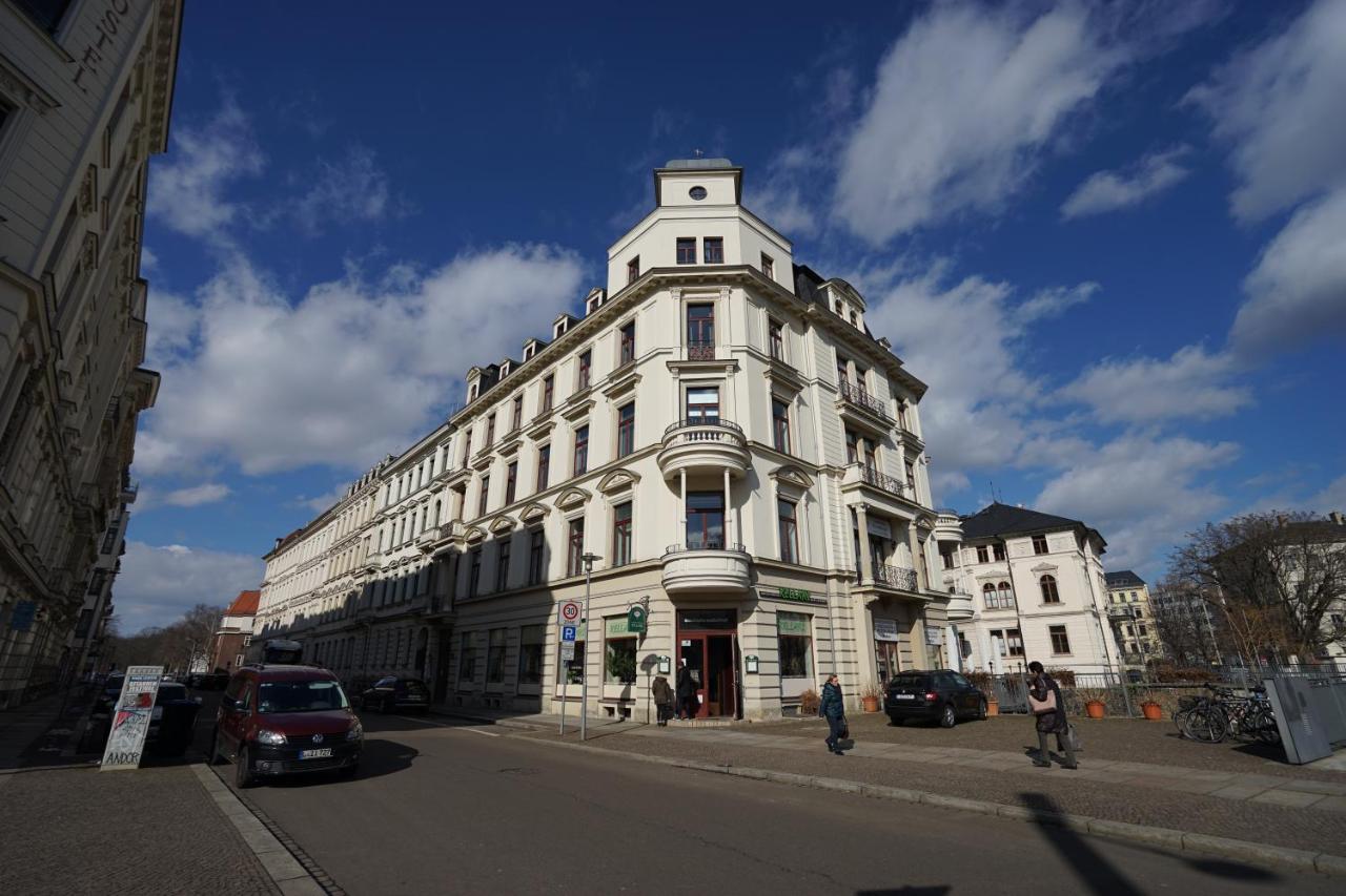 **Traumhafte City-Wohnung // 120qm // 4-Räume** - B&B