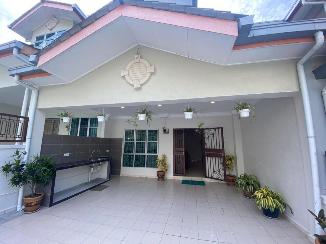 HILLVIEW HOMESTAY - B&B