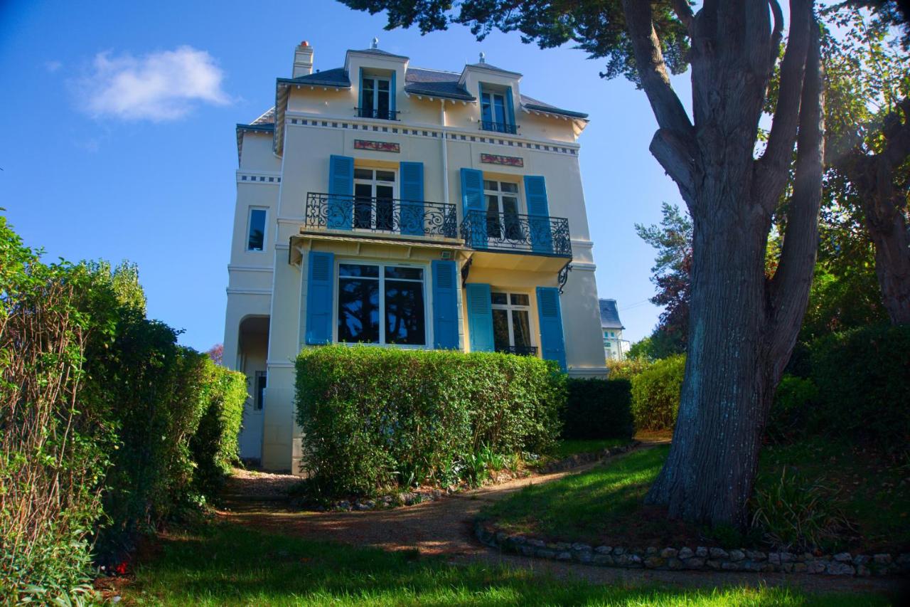 B&B Trouville-sur-Mer - Villa Classée 4 étoiles Vue mer exceptionnelle - Bed and Breakfast Trouville-sur-Mer