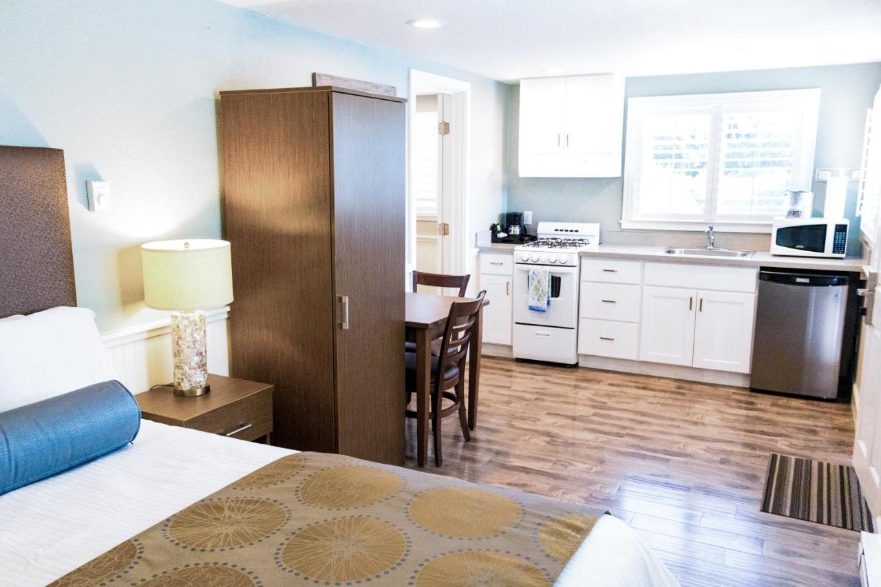 Sea Breeze Room (15), Deluxe I Queen - Pet Friendly