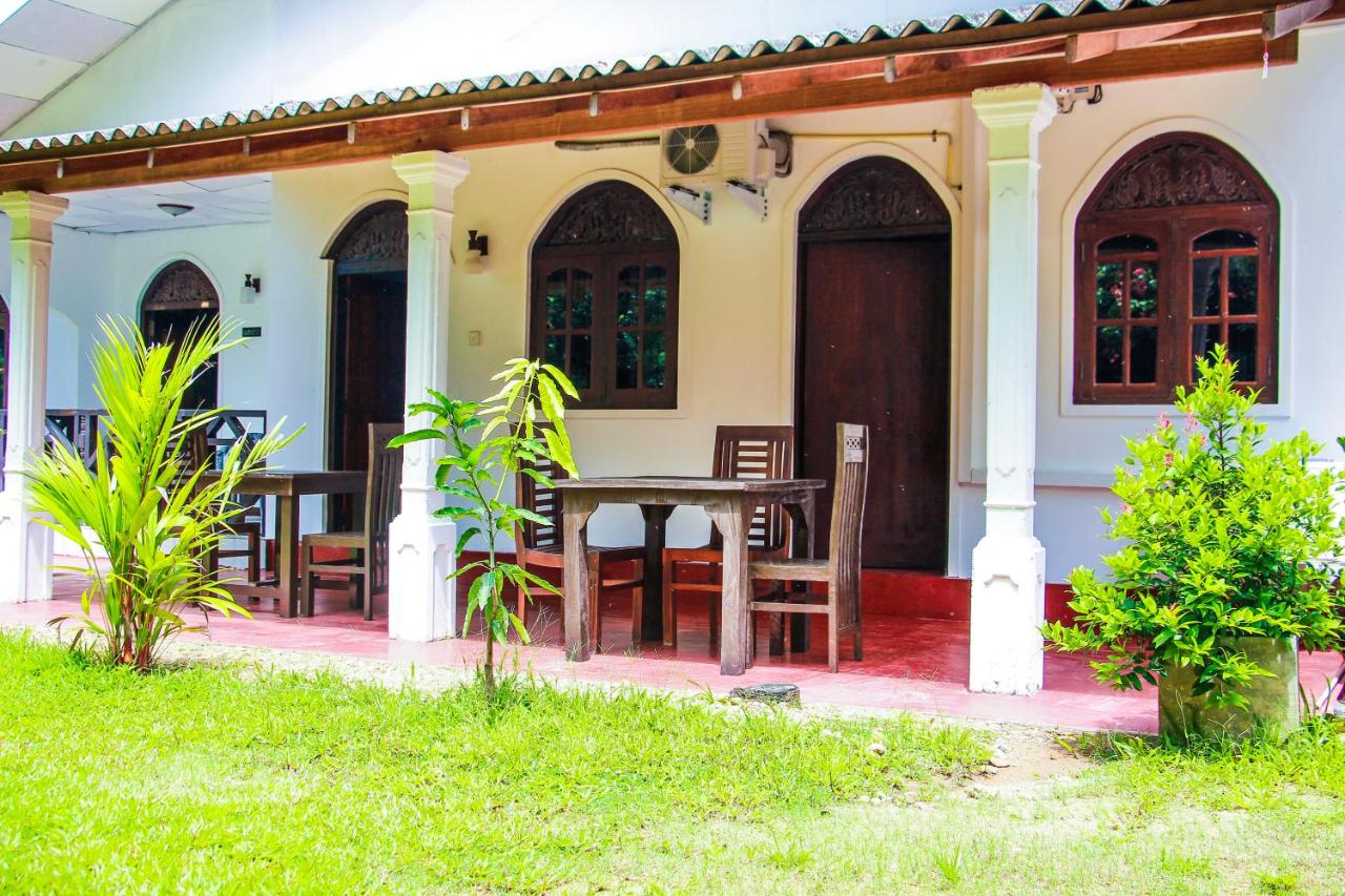 Lotus Villa - B&B Mirissa