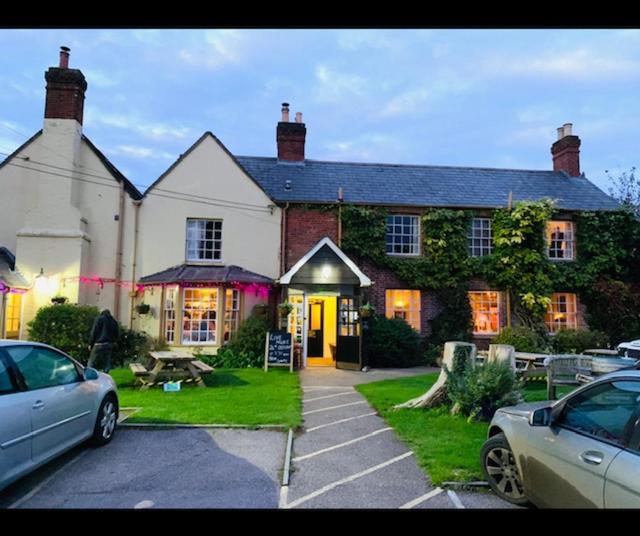 B&B Fordingbridge - The Compasses Inn - Bed and Breakfast Fordingbridge