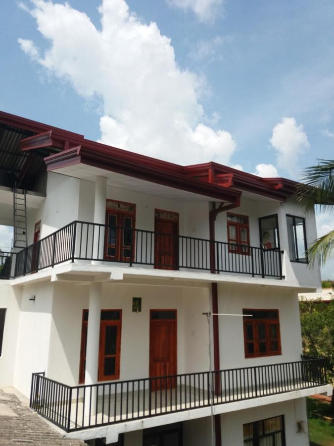 Kumudu Holiday Home - B&B