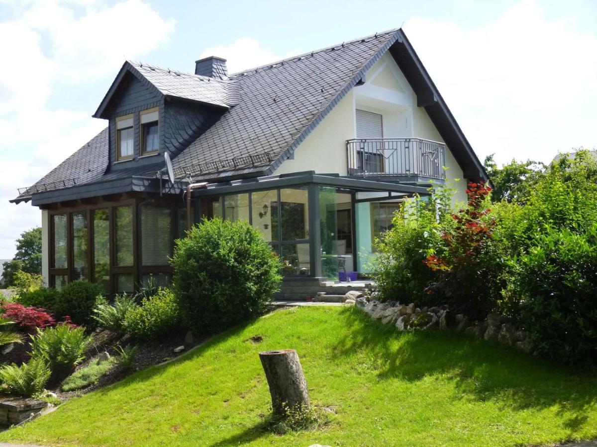 B&B Heyweiler - Ferienwohnung Kirchblick - Bed and Breakfast Heyweiler