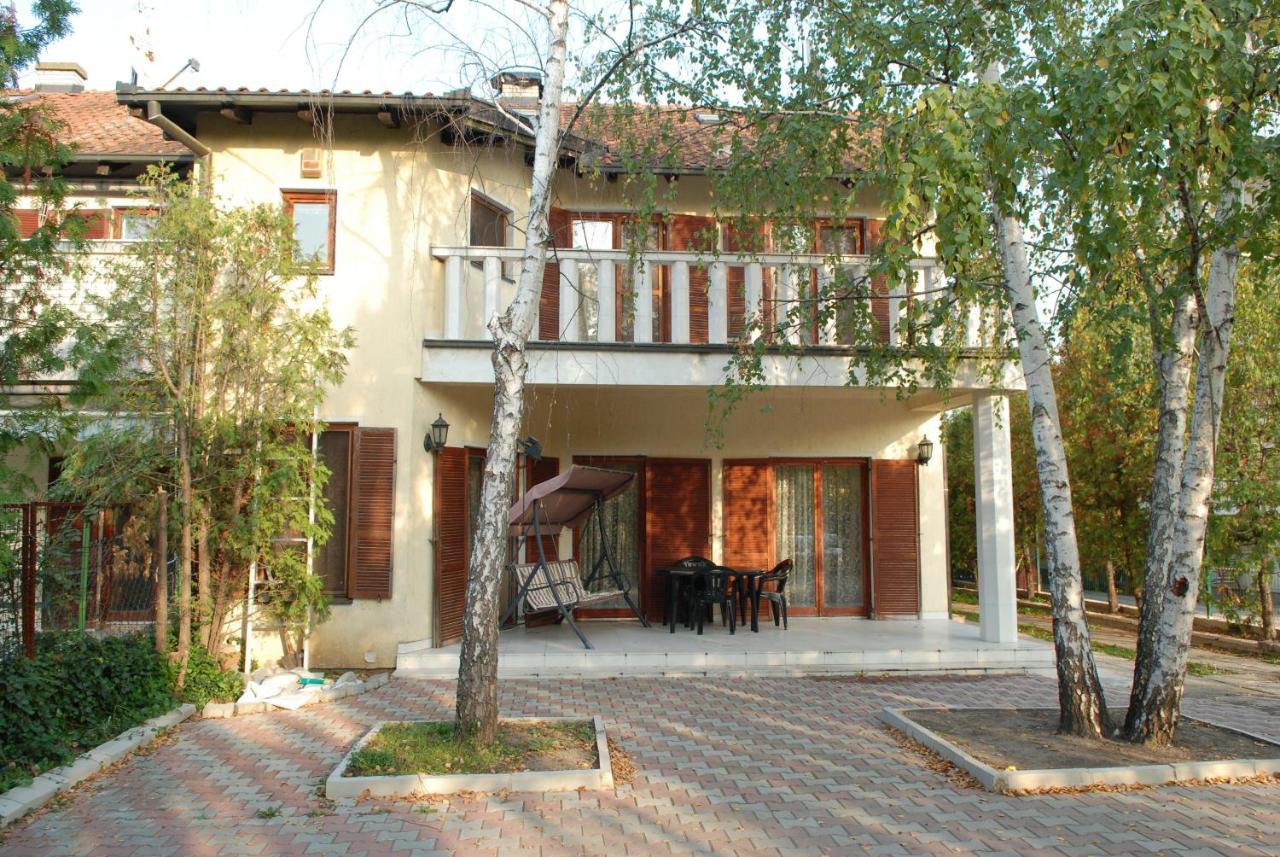 Guest House Maja - Bed and Breakfast