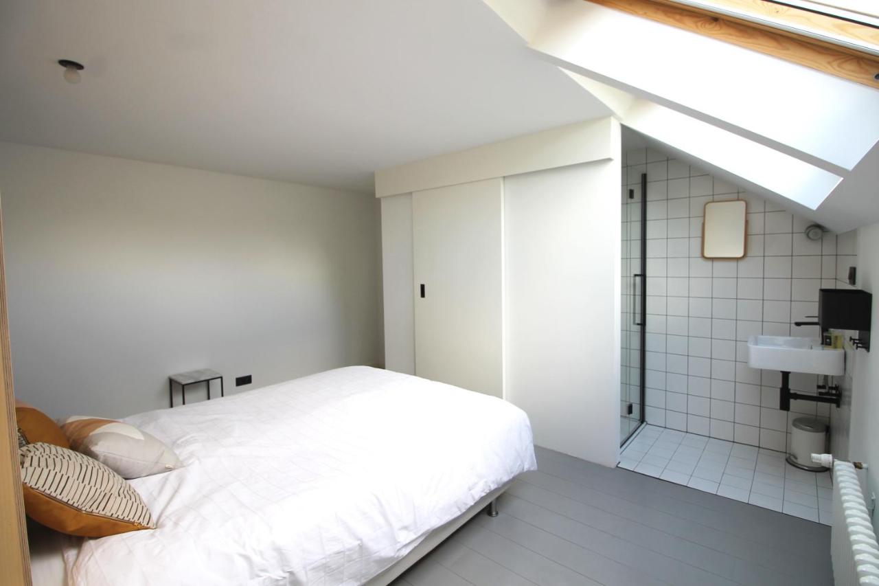 Zimmer mit Kingsize-Bett