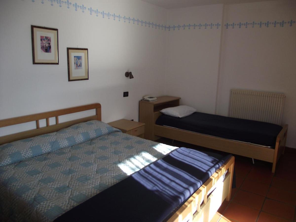 Dreibettzimmer mit Balkon
