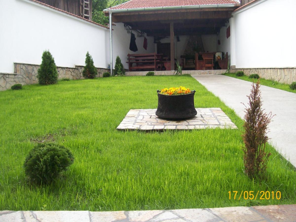 Hera Guest House - B&B Chiflik