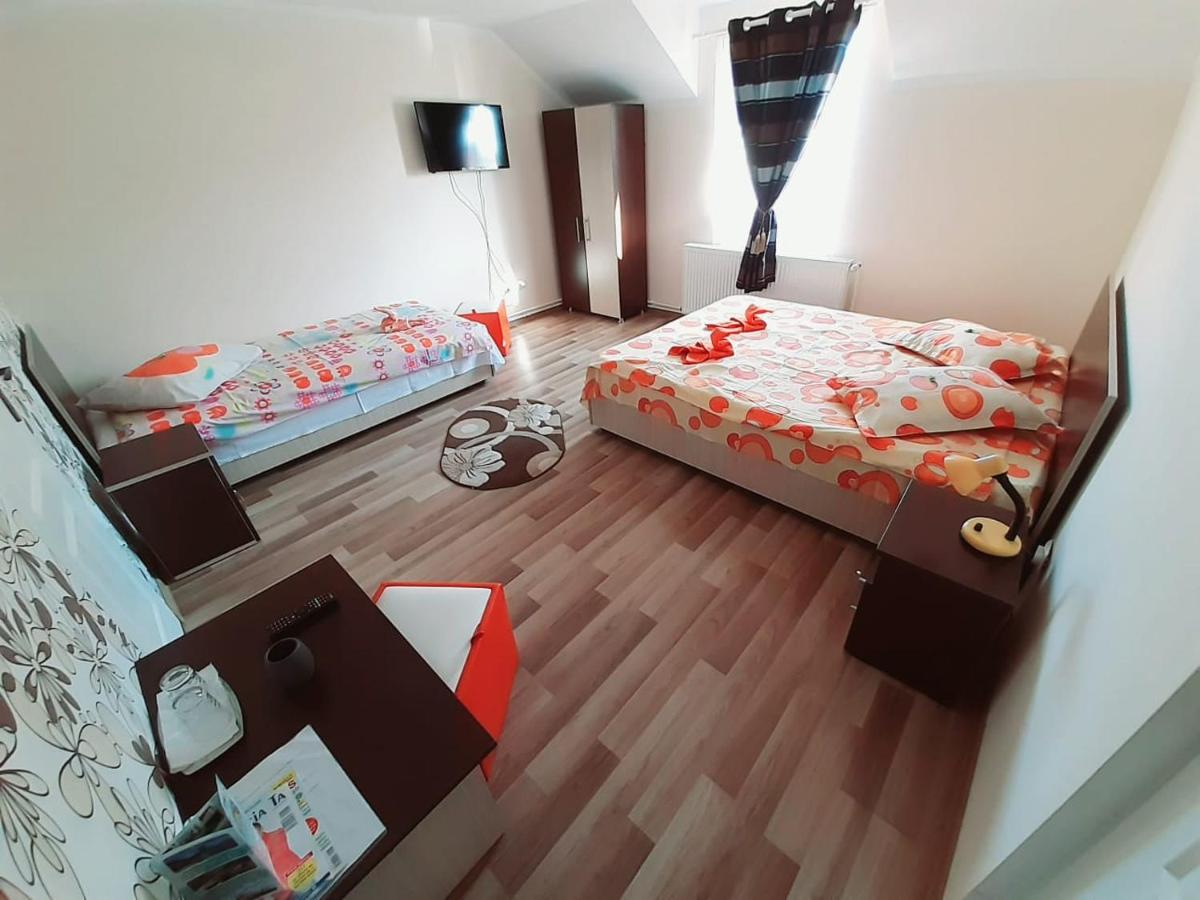 Dreibettzimmer mit eigenem Bad