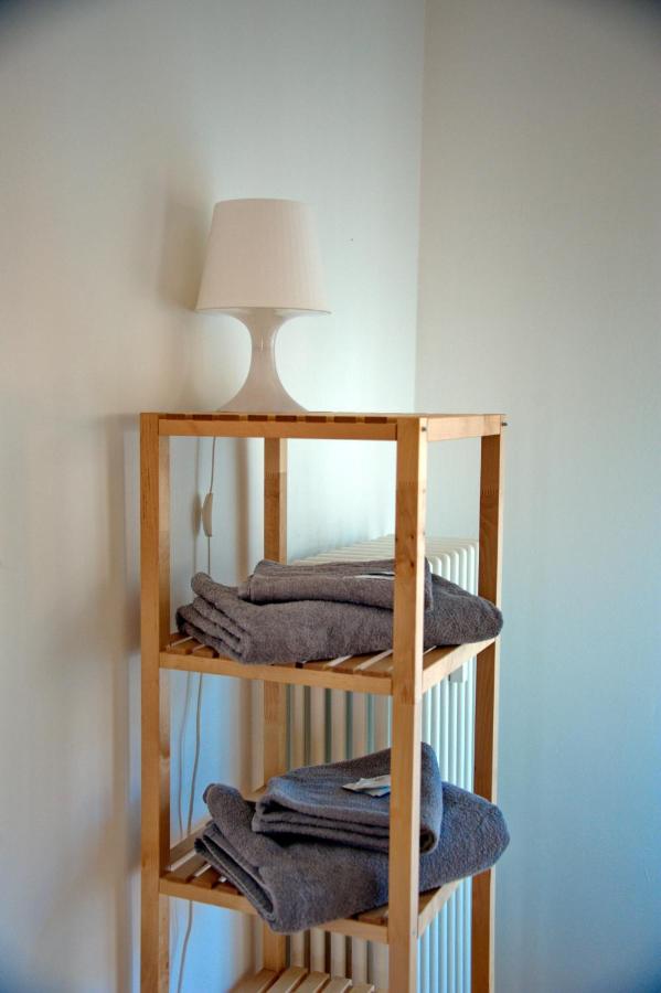 Zweibettzimmer mit eigenem Bad außerhalb des Zimmers