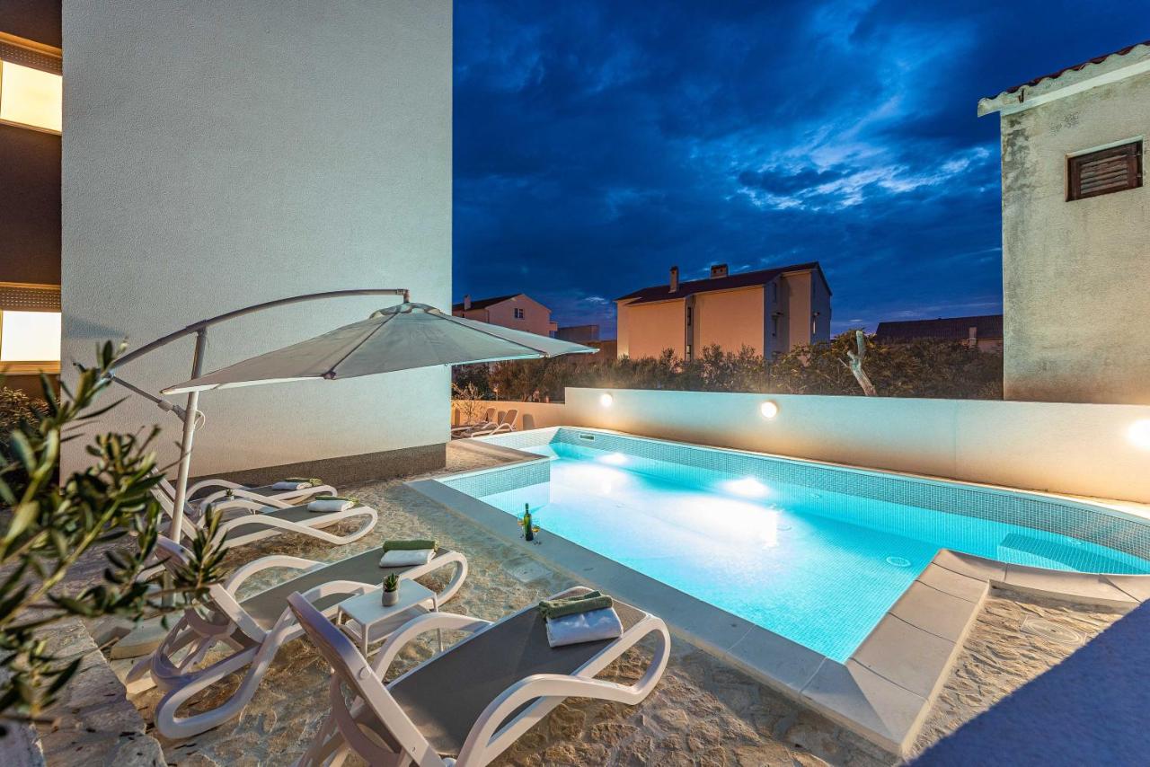 Star 2 modern & centrally ap for 6 - Bed and Breakfast Novalja