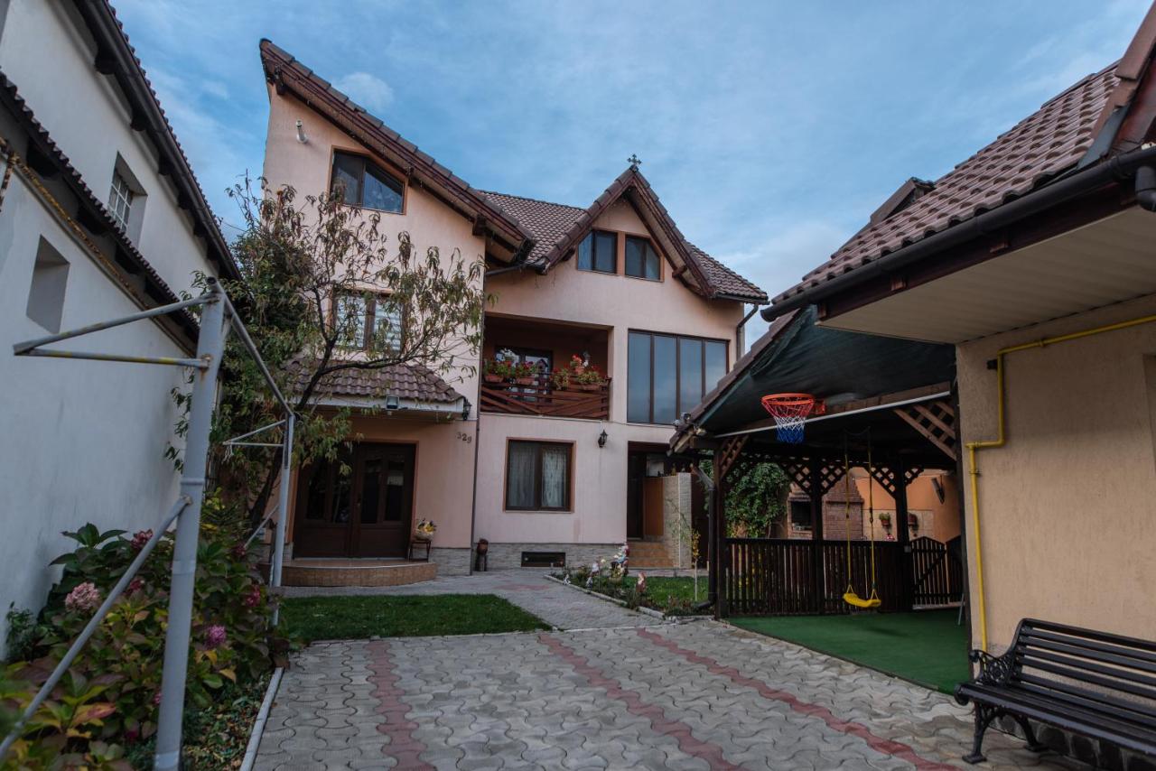 B&B Zărnești - Casa Nicoladis - Bed and Breakfast Zărnești