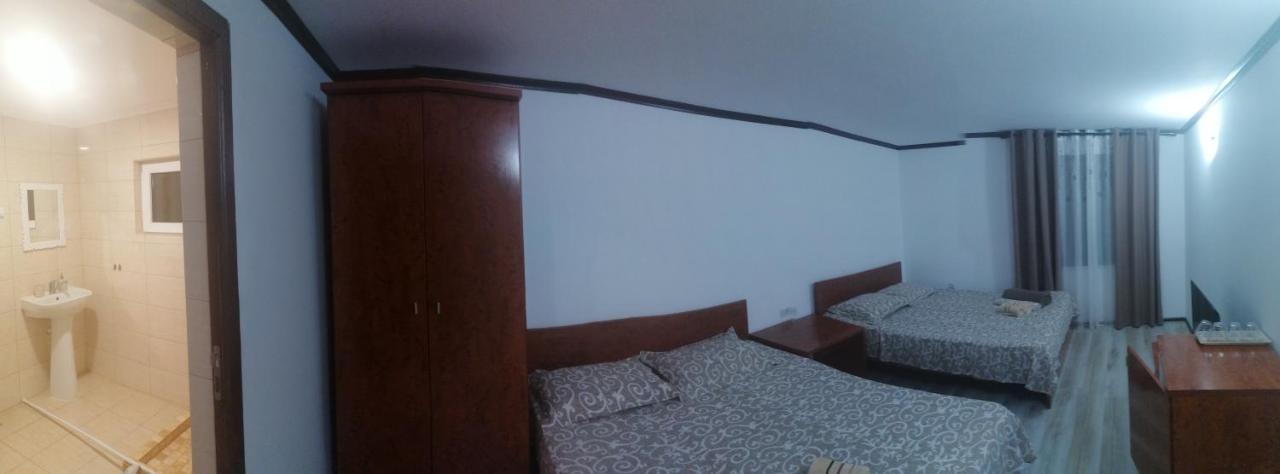 Zimmer mit 2 Kingsize-Betten