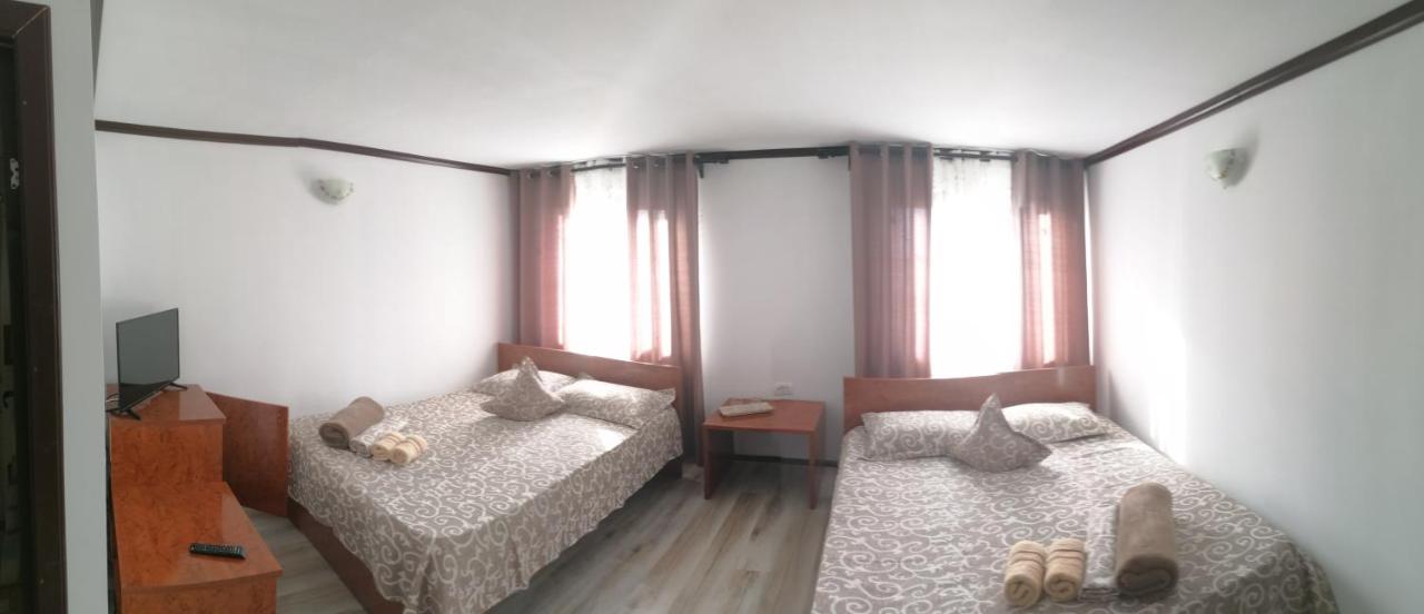Zimmer mit 2 Kingsize-Betten