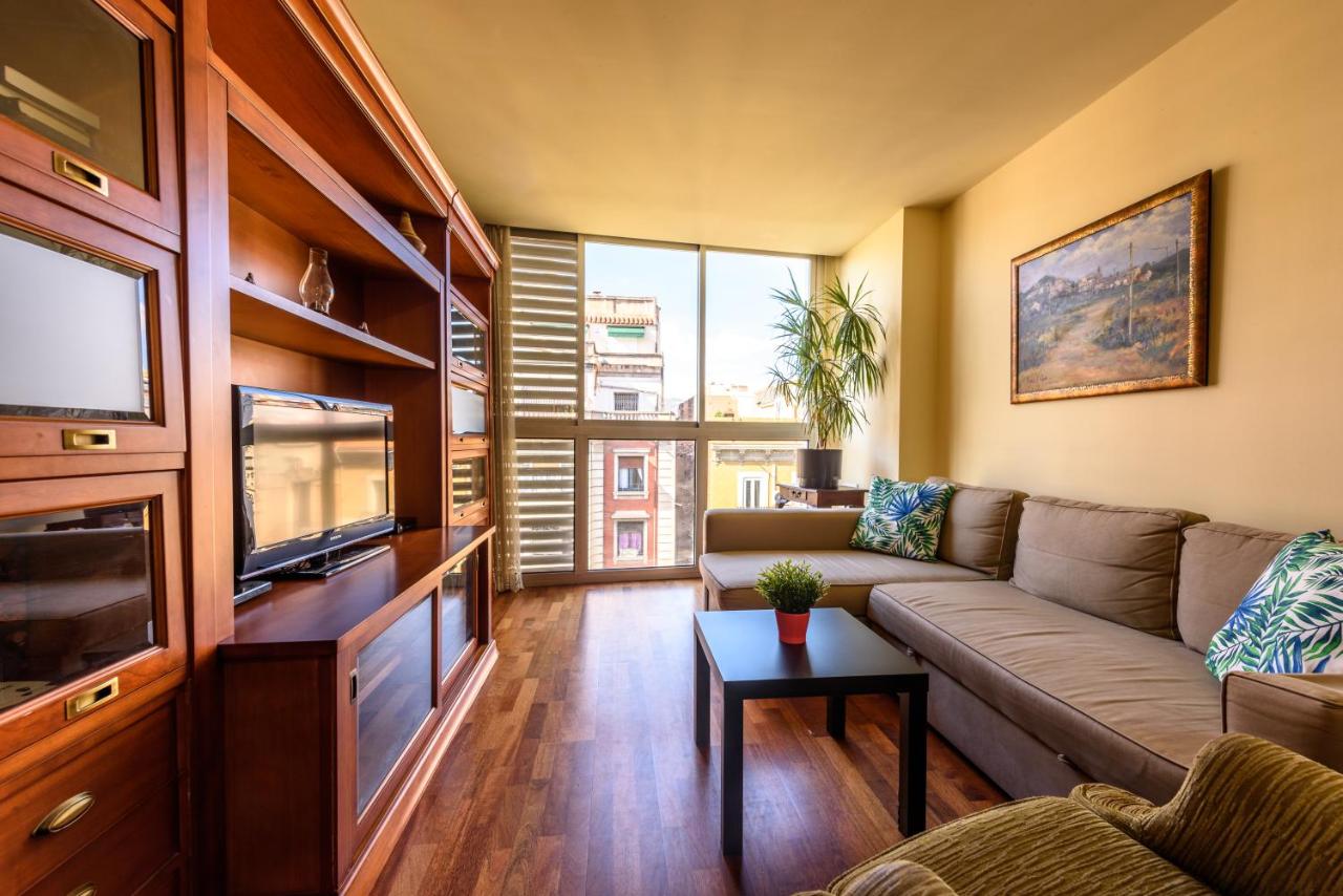 RamblasRentals Stylish Bright 3BR New Catalan Flat 10m Ramblas - Parking - Wifi - Chambres d’hôtes