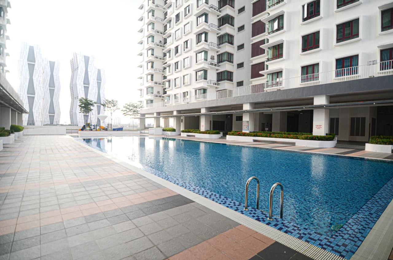 Rafflesia Condominium by Dahlia Homes - Ferienwohnung