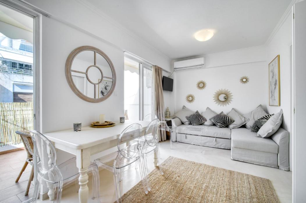 The Mirror Apartment with Large Sunny Balcony - B&B Atene