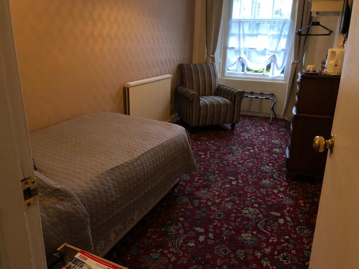 Single Room with Shared Bathroom