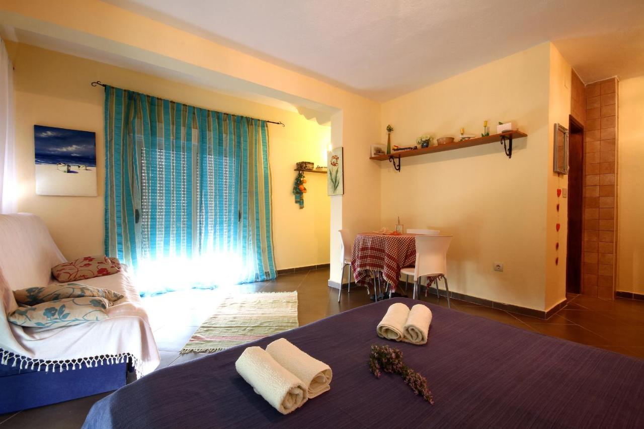 Studio with Balcony and Sea View (3 Adults)