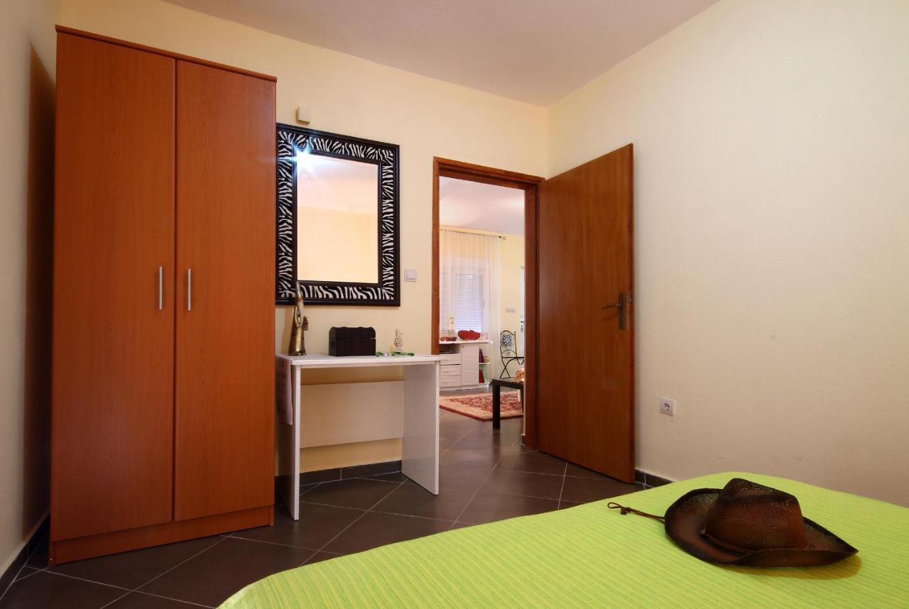 Two-Bedroom Apartment with Terrace and Sea View (5 Adults)