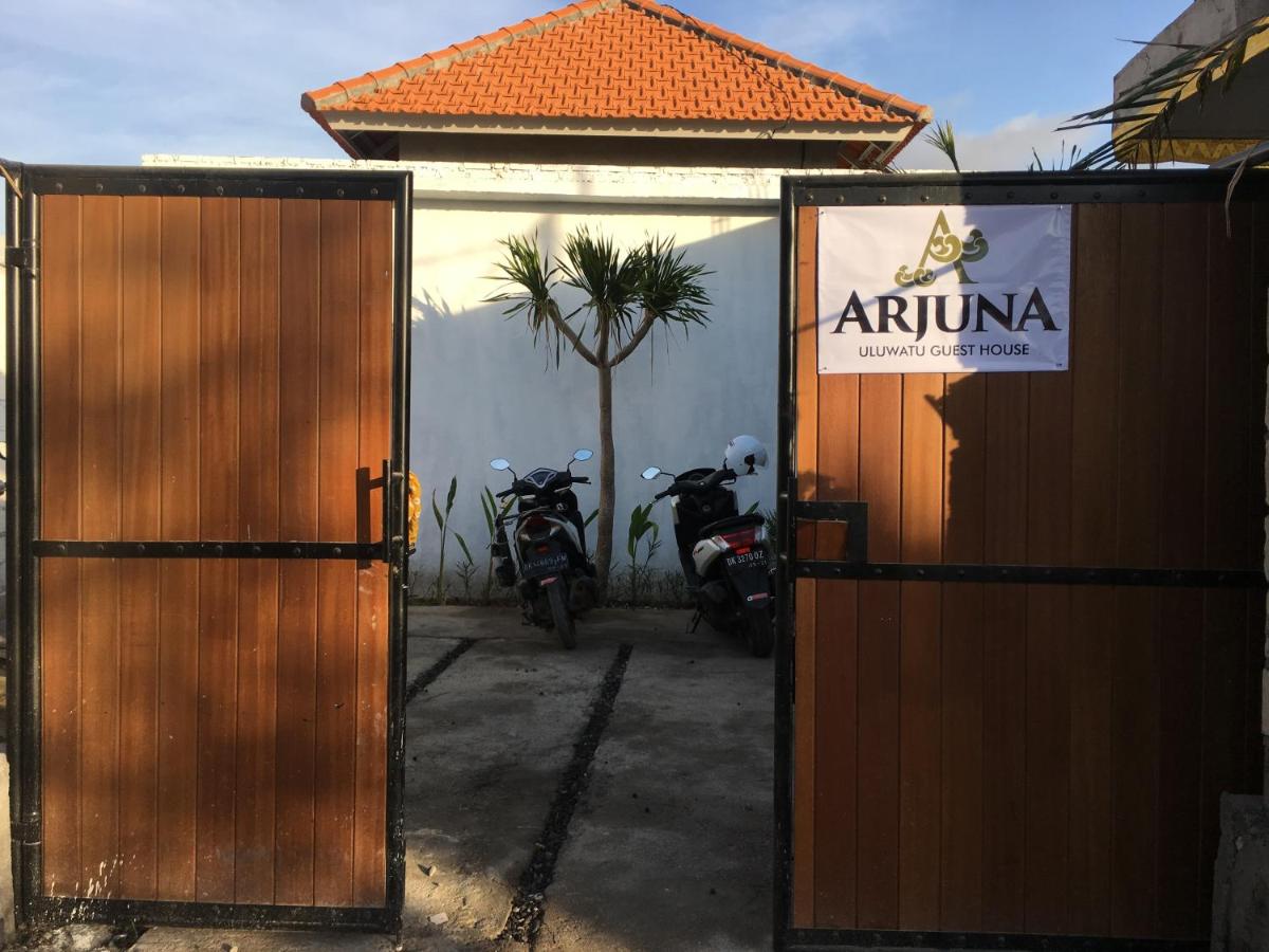 Arjuna Uluwatu Guest House - Bed and Breakfast