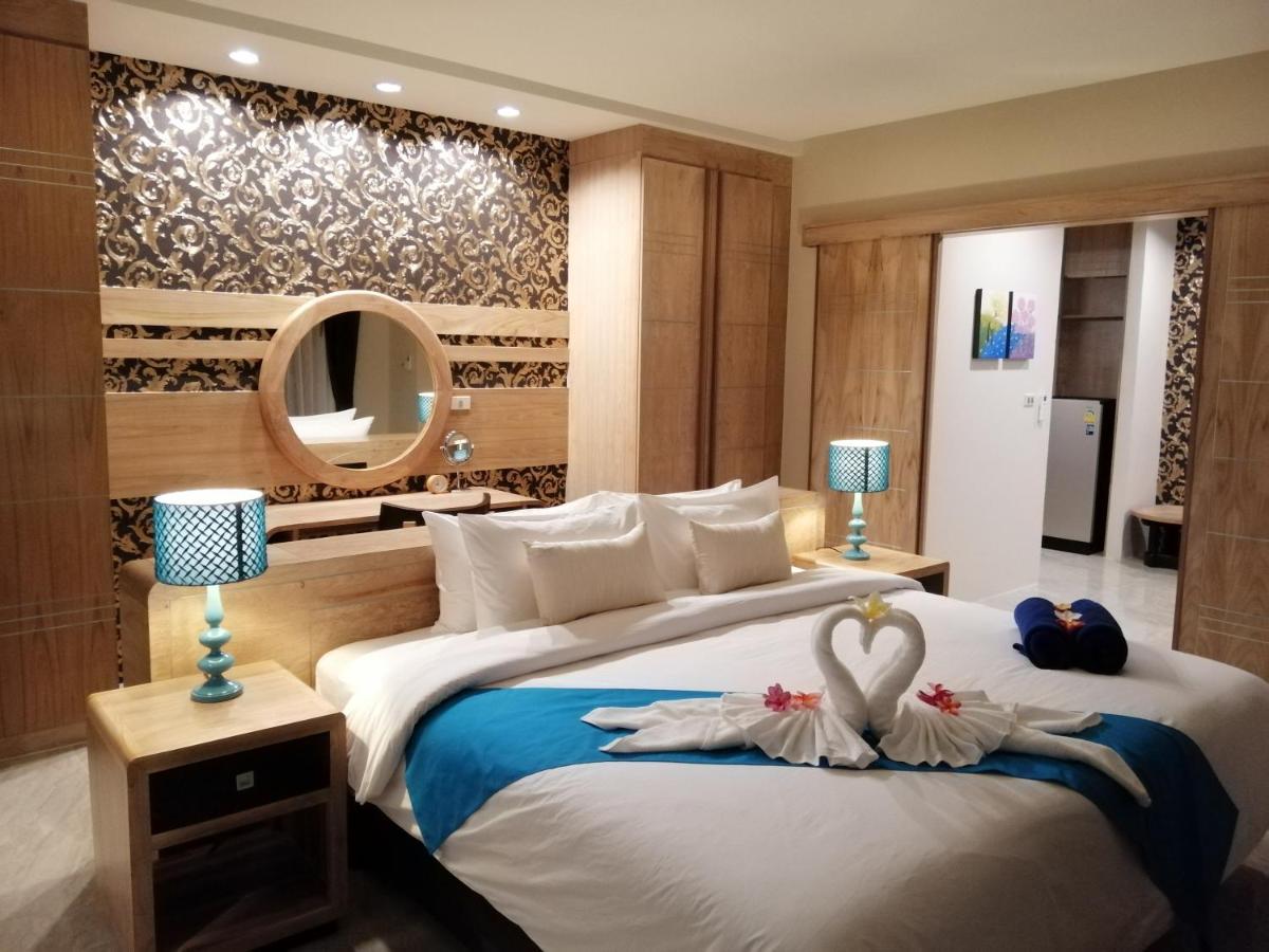 Villa King Bed with Pool View